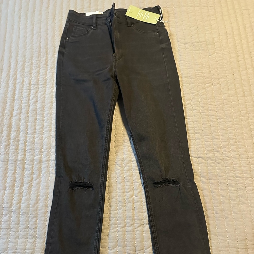NWT Womens black ripped skinny jeans